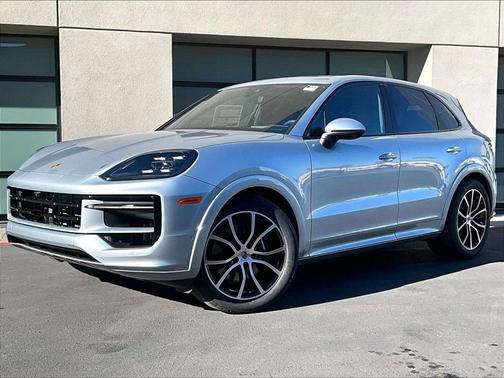 Dolomite Silver Metallic 2026 Porsche Cayenne