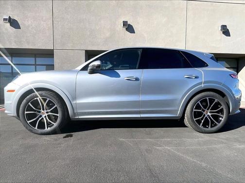 Dolomite Silver Metallic 2026 Porsche Cayenne