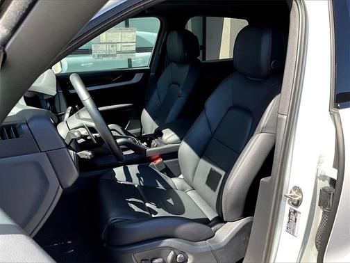 2025 Porsche Cayenne Base