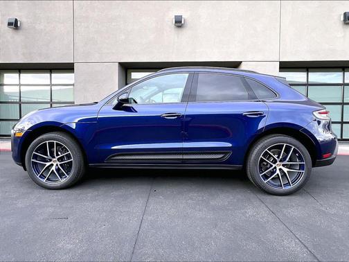 Gentian Blue Metallic 2026 Porsche Macan