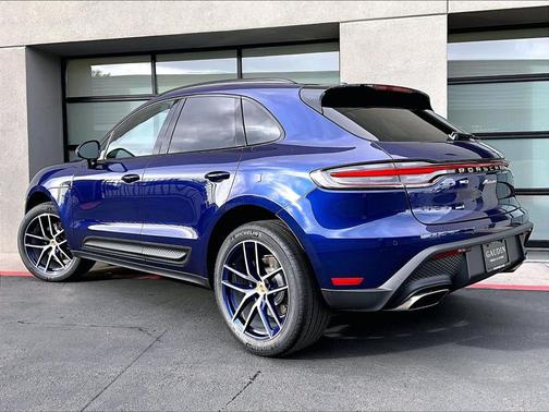 Gentian Blue Metallic 2026 Porsche Macan