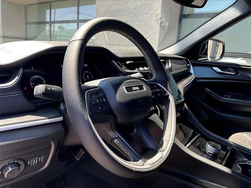 2024 Jeep Grand Cherokee L Laredo