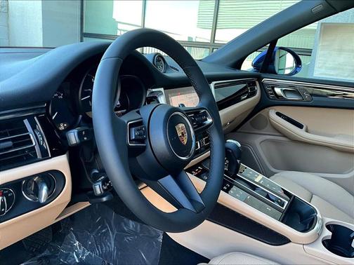 Gentian Blue Metallic 2025 Porsche Macan