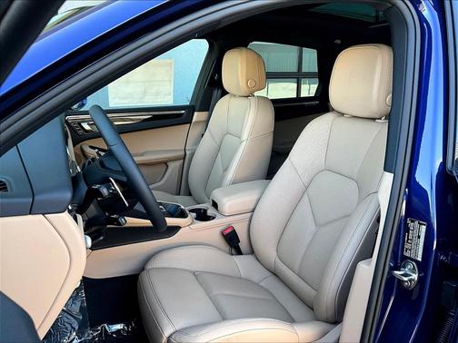 Gentian Blue Metallic 2025 Porsche Macan