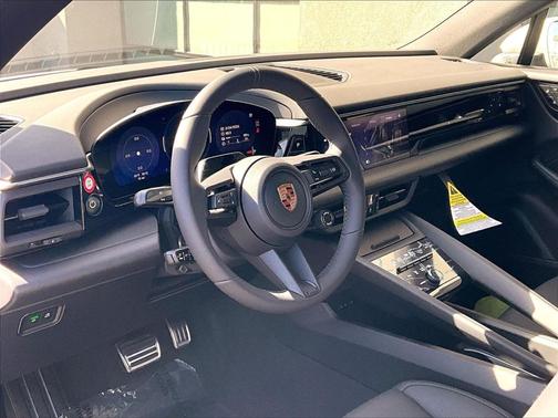 2026 Porsche Macan 4S