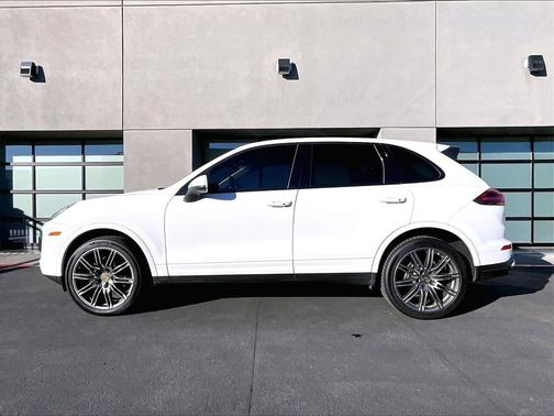 2017 Porsche Cayenne Platinum Edition