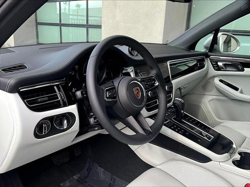 Chalk 2025 Porsche Macan