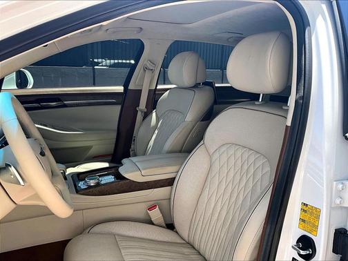 Uyuni White 2020 Genesis G90 5.0 Ultimate