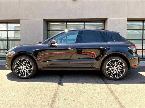 Jet Black Metallic 2025 Porsche Macan
