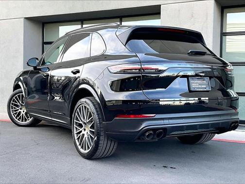 2022 Porsche Cayenne S Platinum Edition