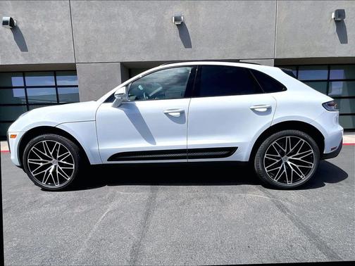 Carrara White Metallic 2026 Porsche Macan