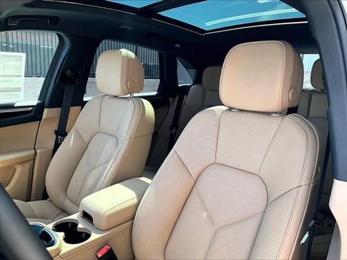 Carrara White Metallic 2026 Porsche Macan