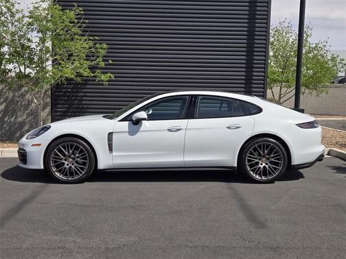 2023 Porsche Panamera Platinum Edition