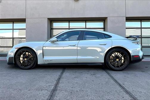 2025 Porsche Taycan Turbo