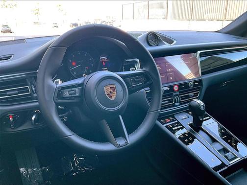 Volcano Grey Metallic 2026 Porsche Macan
