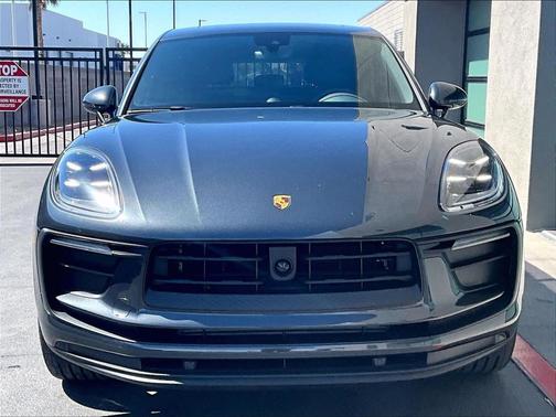Volcano Grey Metallic 2023 Porsche Macan