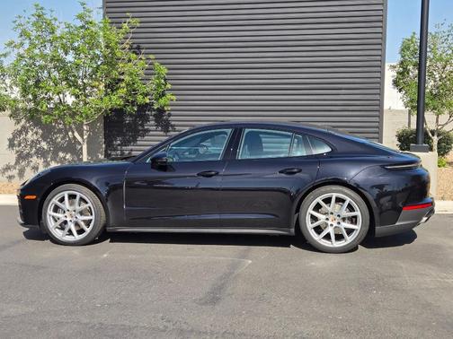 Jet Black Metallic 2025 Porsche Panamera 4