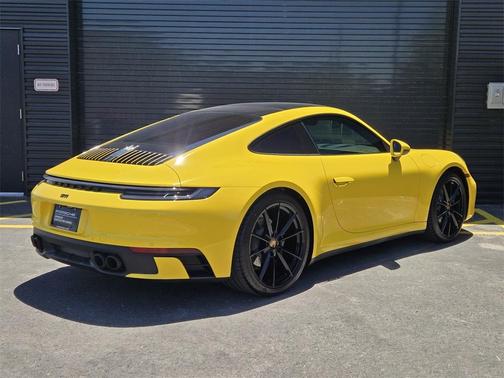 2020 Porsche 911 Carrera
