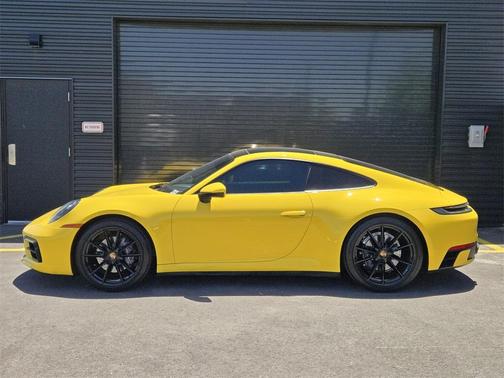 2020 Porsche 911 Carrera