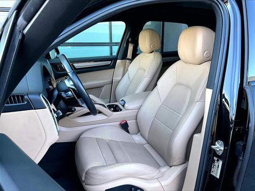 2023 Porsche Cayenne Platinum Edition