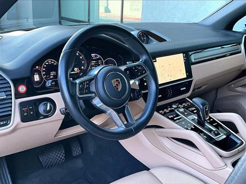 2023 Porsche Cayenne Platinum Edition
