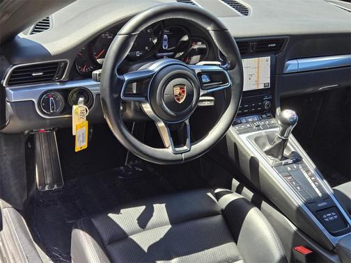 2018 Porsche 911 Carrera