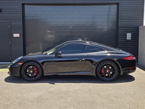 2018 Porsche 911 Carrera