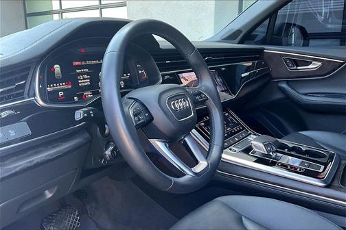 2023 Audi Q7 45 Premium Plus