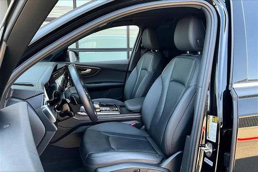 2023 Audi Q7 45 Premium Plus