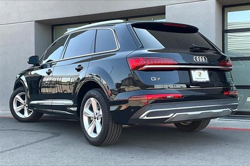 2023 Audi Q7 45 Premium Plus