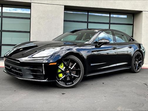 2026 Porsche Panamera 4
