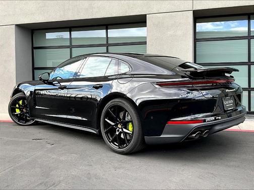 2026 Porsche Panamera 4