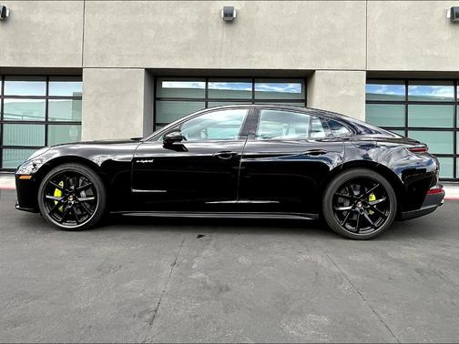 2026 Porsche Panamera 4