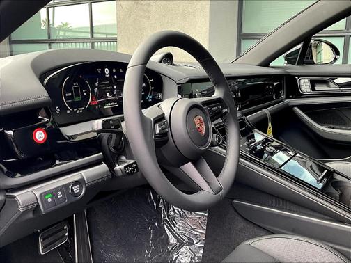 2026 Porsche Panamera 4