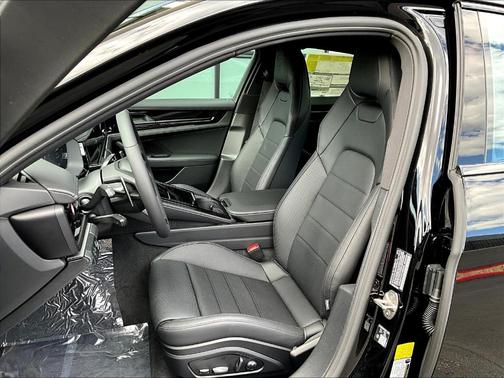 2026 Porsche Panamera 4