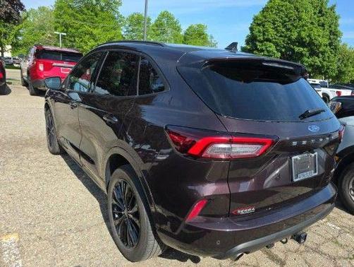 Cinnabar Red Metallic Premium Colorant 2023 Ford Escape ST-Line Elite