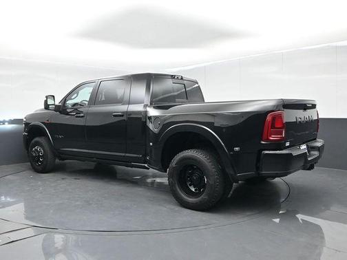 Diamond Black Crystal Pearlcoat 2025 RAM 3500 Limited Mega Cab 4x4 6'4' Box