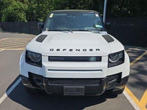 Fuji White 2024 Land Rover Defender 110 P400 X-Dynamic SE