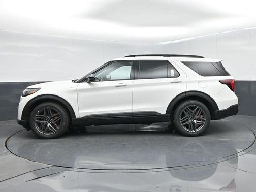 Star White Metallic Tri-Coat 2026 Ford Explorer ST-Line