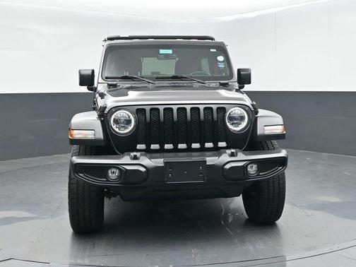 Granite Crystal Metallic Clearcoat 2023 Jeep Wrangler Willys