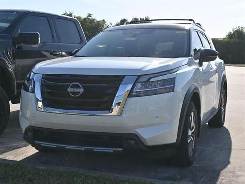 2022 Nissan Pathfinder SL 2WD