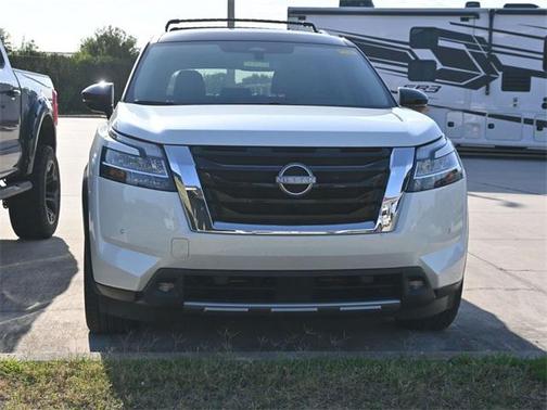 2022 Nissan Pathfinder SL 2WD