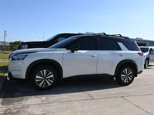 2022 Nissan Pathfinder SL 2WD