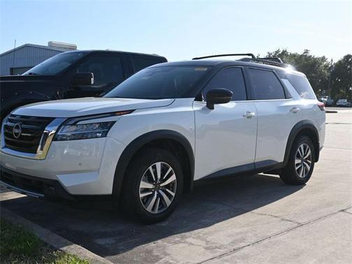 2022 Nissan Pathfinder SL 2WD