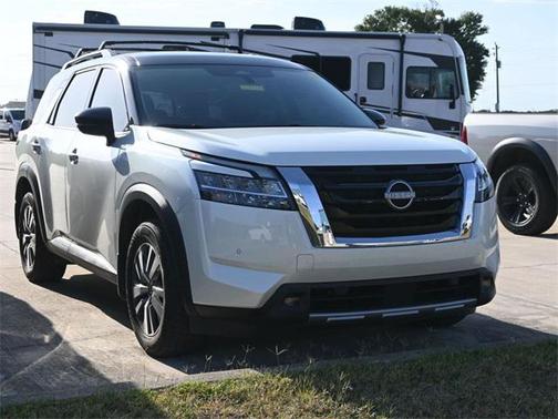 2022 Nissan Pathfinder SL 2WD