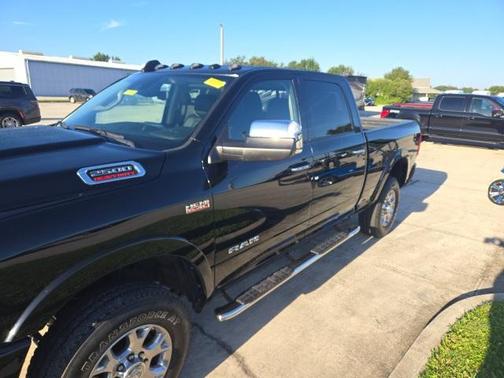 2022 RAM 2500 Laramie Crew Cab 4x4 6'4' Box