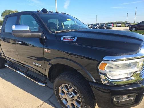 2022 RAM 2500 Laramie Crew Cab 4x4 6'4' Box