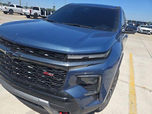 Lakeshore Blue Metallic 2024 Chevrolet Traverse AWD Z71