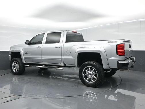 Silver Ice Metallic 2018 Chevrolet Silverado 1500 2LT
