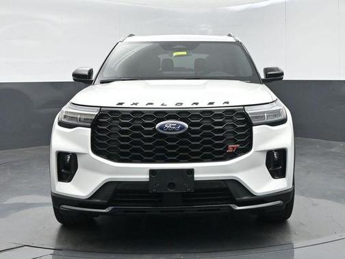 Star White Metallic Tri-Coat 2026 Ford Explorer ST